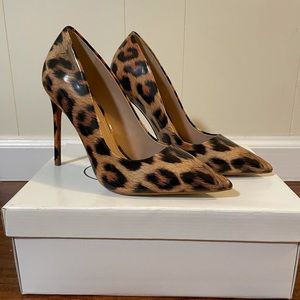 Steve Madden Vala Patent Leopard Pump. Size 6.5.